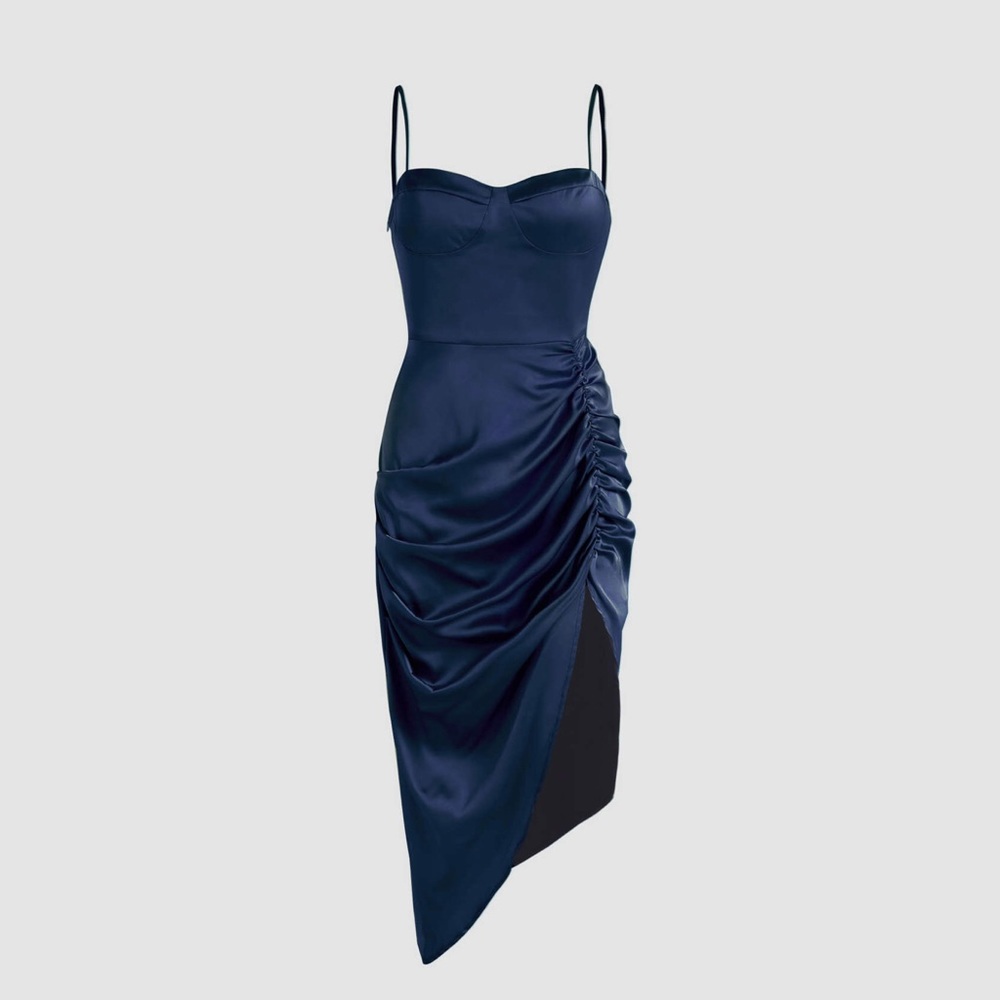 Cider Illusion Ruched Midi Dress
Navy Blue/Size Small